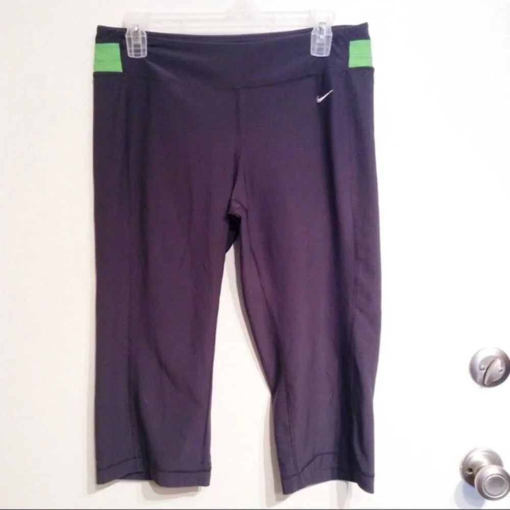 NIKE Dri-Fit Cropped Athletic Athleisure Pants Size Medium - Picture 1 of 3